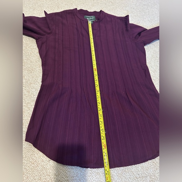 Woolrich Dark Purple Casual button-up blouse. Size Medium. Subtle ribbing/stripe - Picture 15 of 15